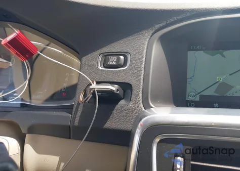 2015 Volvo S60 T5 Premier z USA, uszkodzony, nr VIN YV140MFK4F1355820